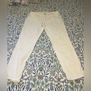 Crown and Ivy beautiful white size 10 petite jeans